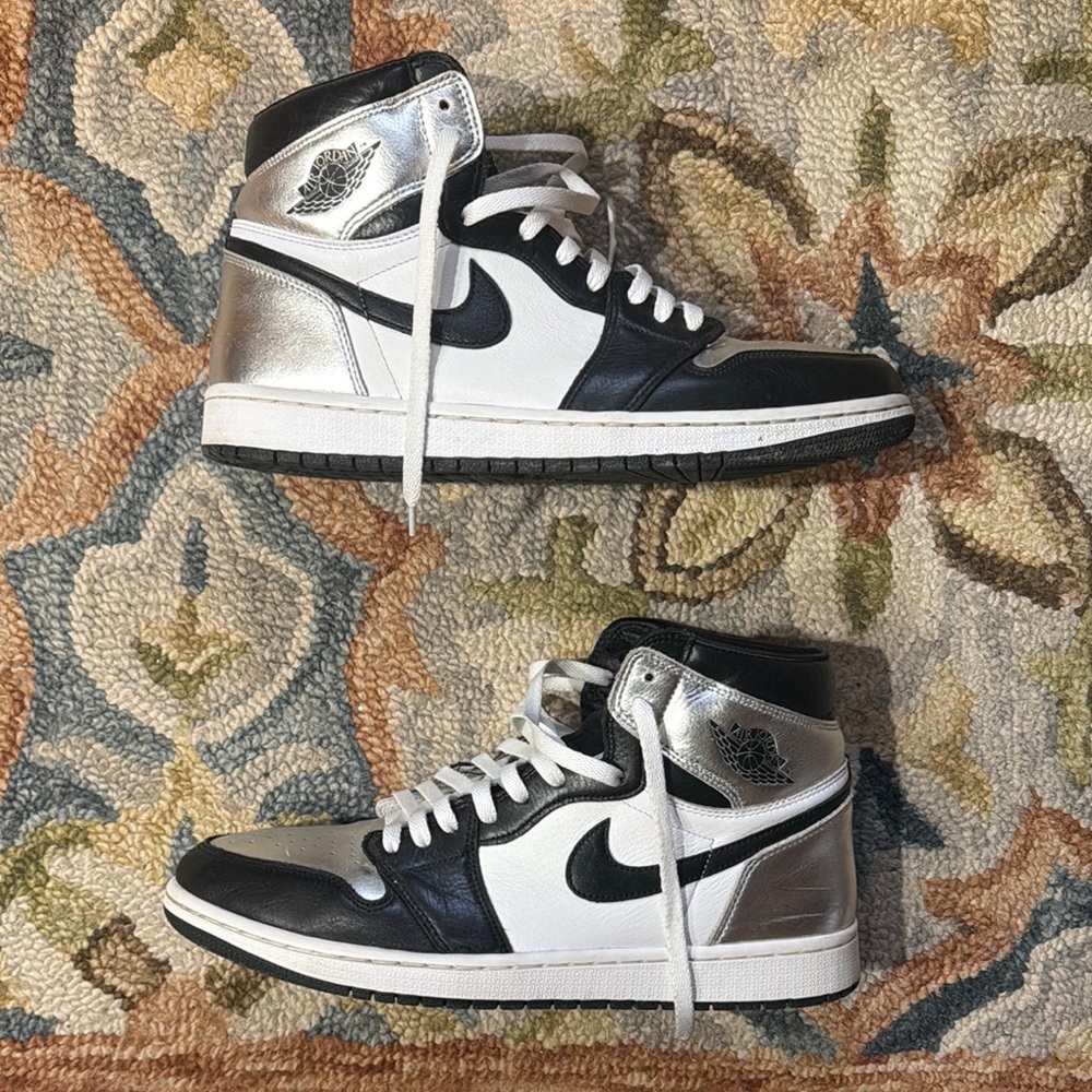 Air Jordan 1 Retro High Silver Toe